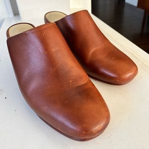 Nisolo All-Day Heeled Mule in Brandy